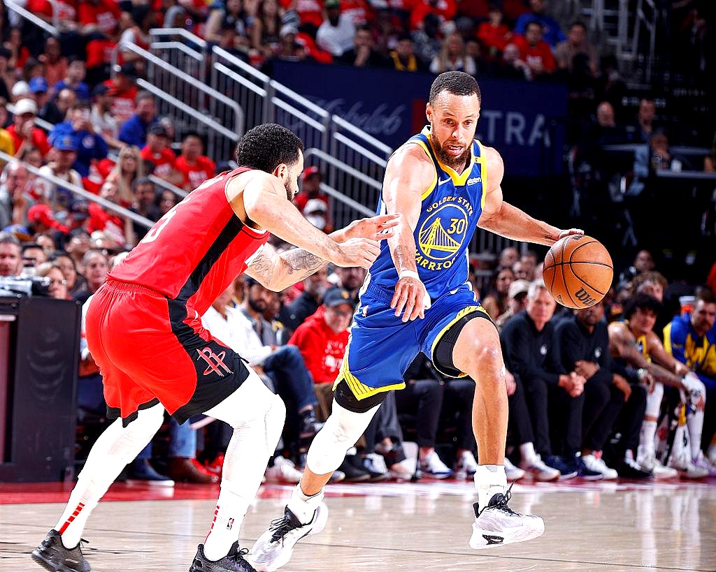 勇士前锋汤普森：认真训练提高投篮命中率