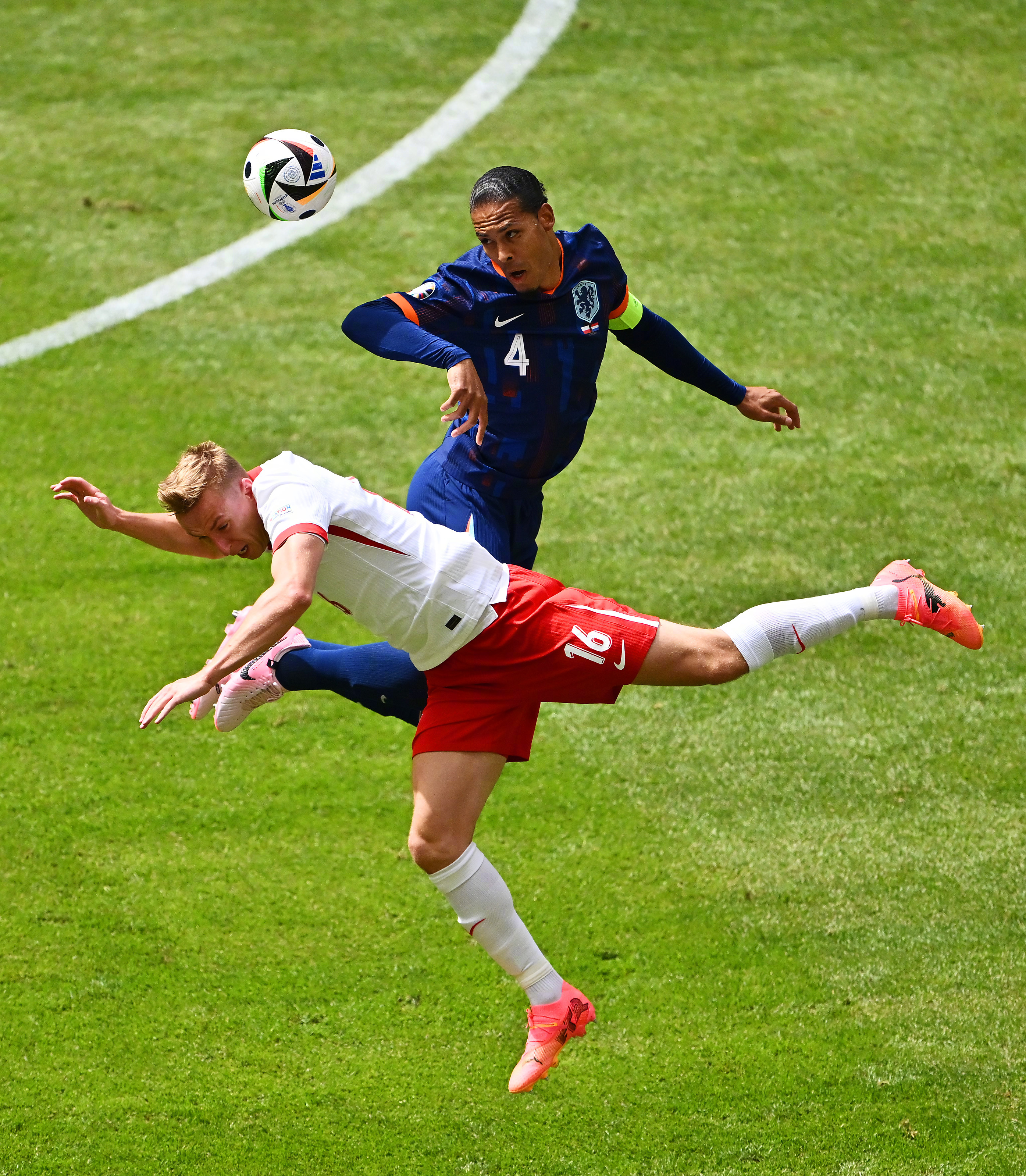 荷兰点球失利，遗憾告别比赛