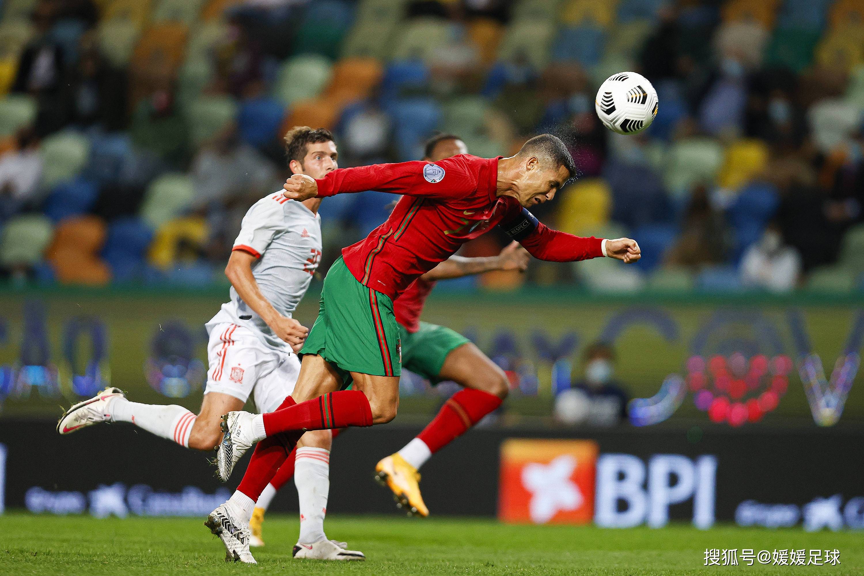 包含葡萄牙国家队逼平法国，欧洲预选赛半决赛悬念重重的词条