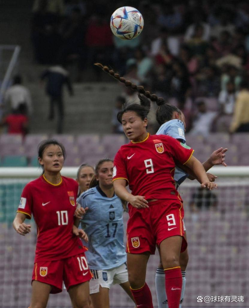 中国女足中场组织稳定,连续比赛控制场面 中国女足中场组织稳定,连续比赛控制场面