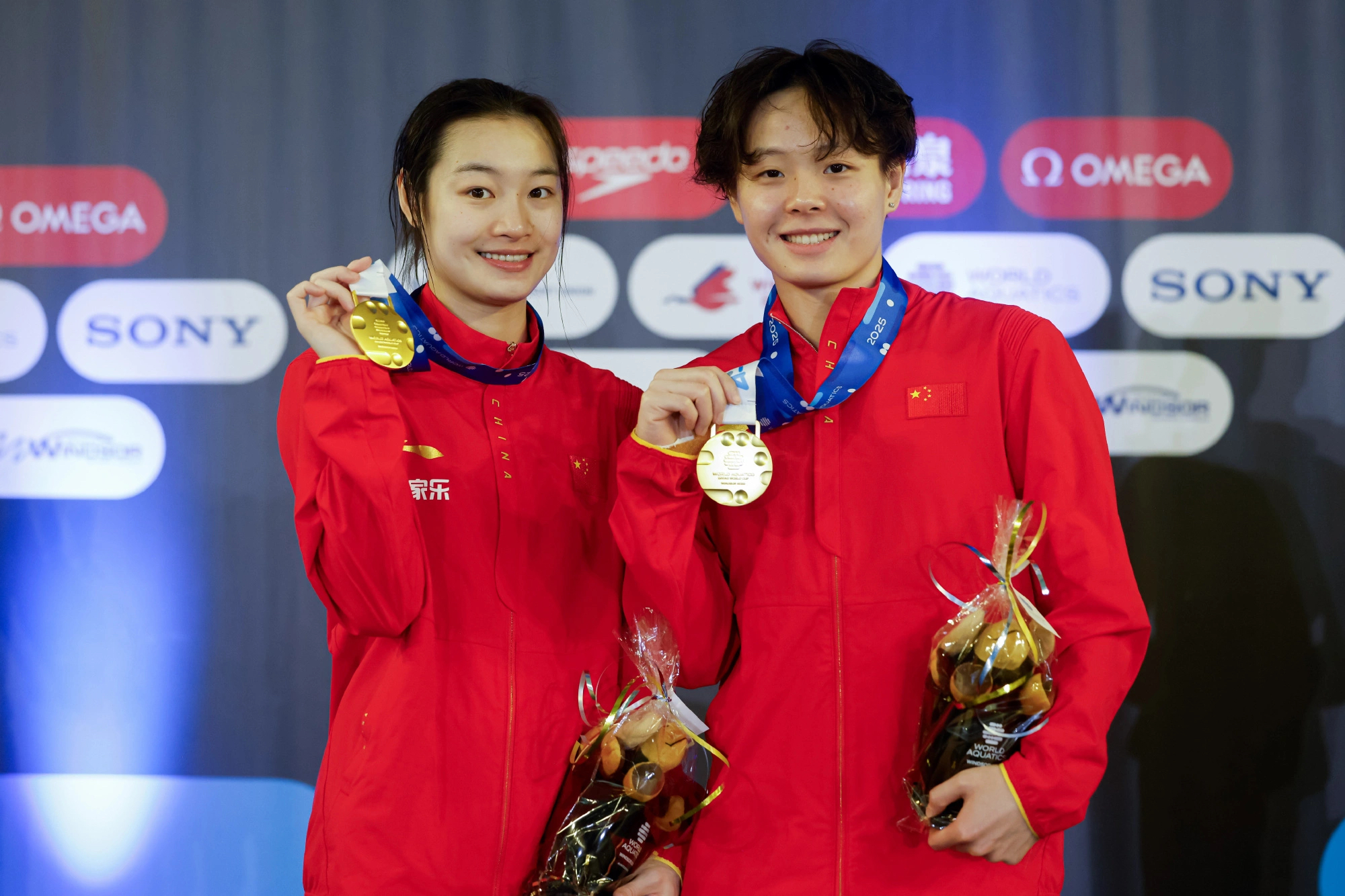 中国选手在比赛中勇夺金牌，令人振奋