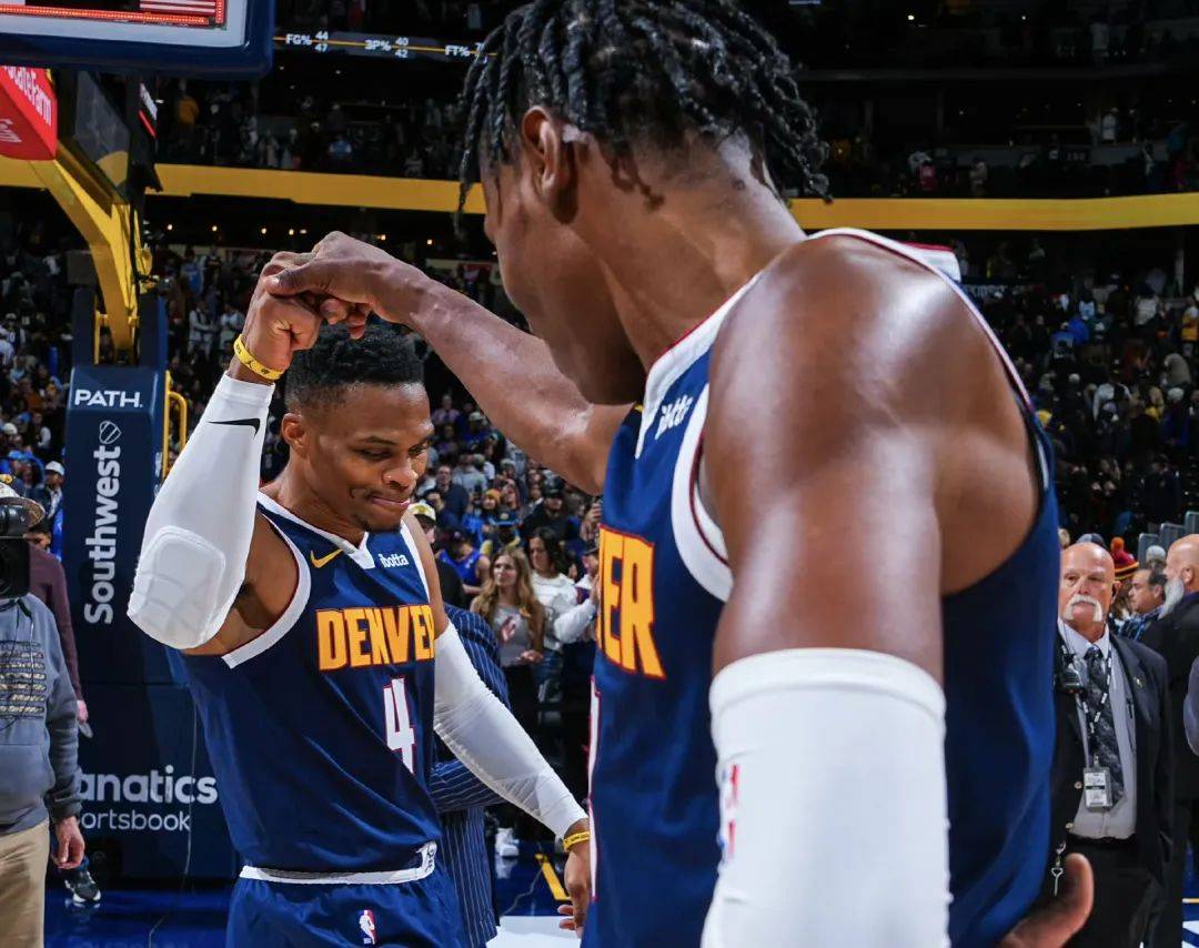 雷霆逆转胜掘金，威少砍下一纪录的简单介绍