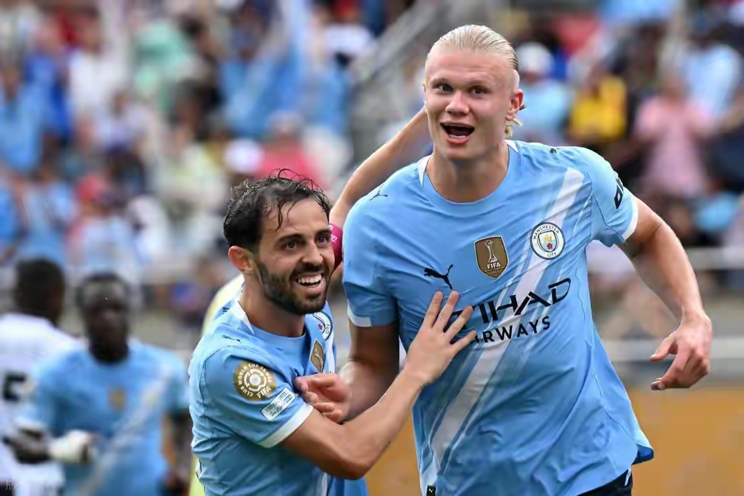 哥伦比亚绝杀曼城，伊布带队取胜