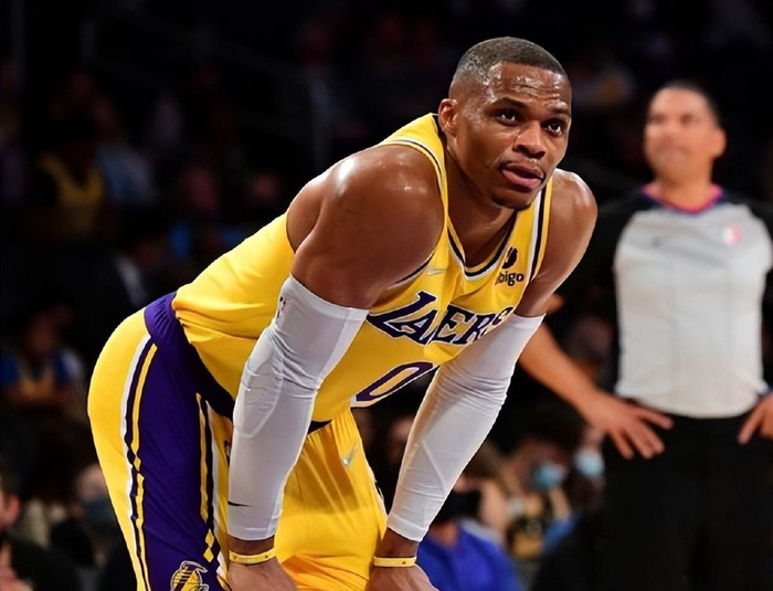 波兰队逆转英格兰队，马龙刷新纪录