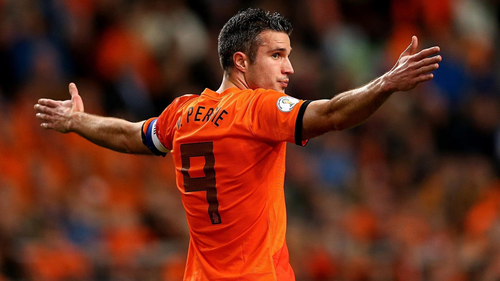 基耶萨，稳定之锚，在勒沃库森与巴黎的风暴眼中